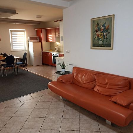 Royal Apartmani Bosanski Samac Exterior foto
