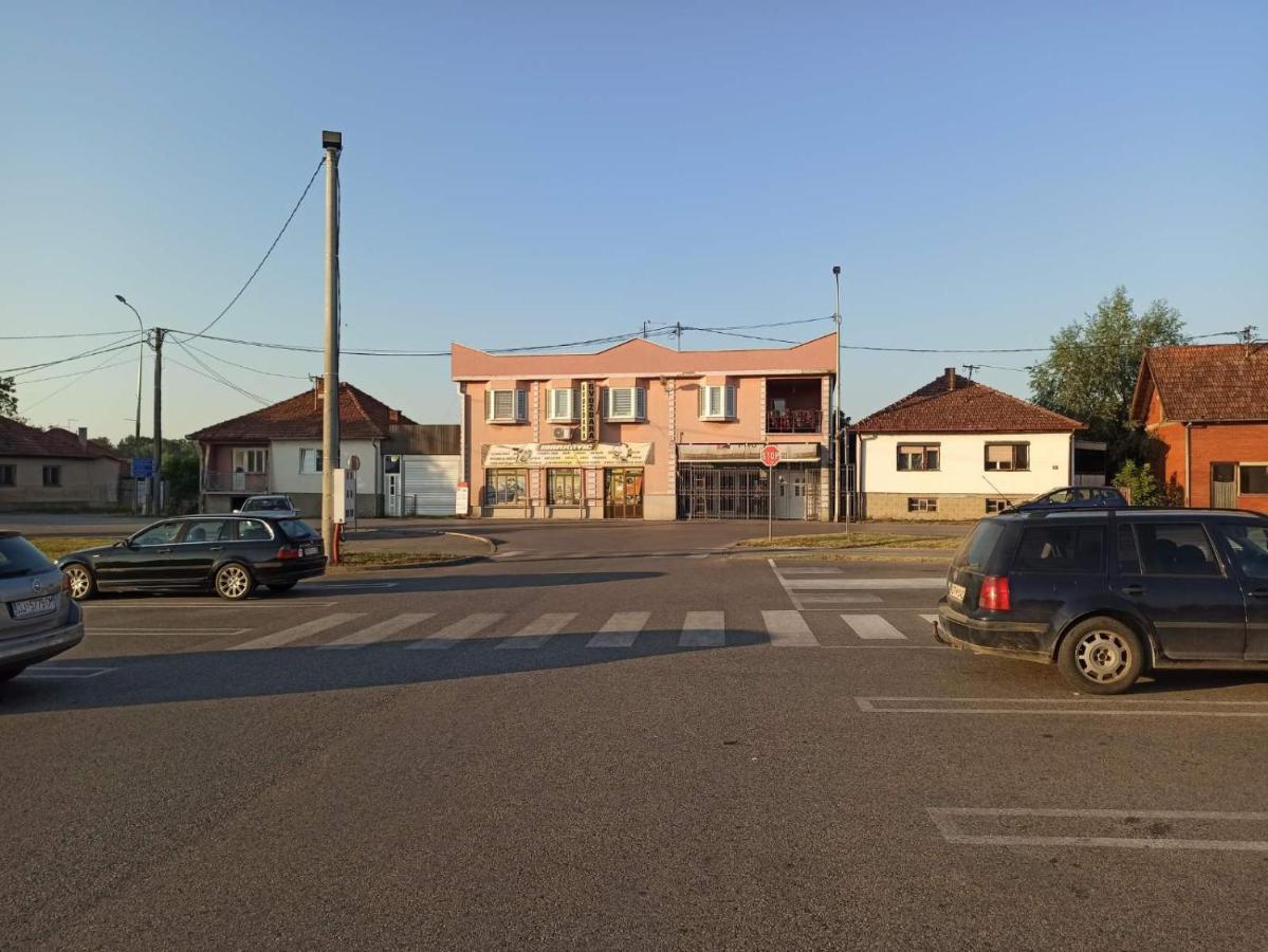 Royal Apartmani Bosanski Samac Exterior foto